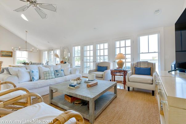 Dining room, Interior, Living room, Pendant Lights