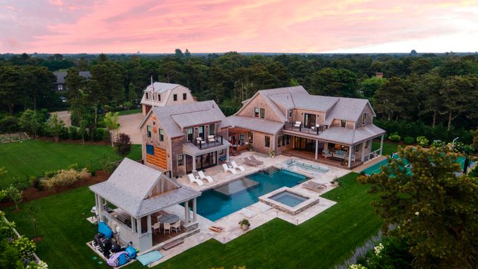 Exterior, Drone