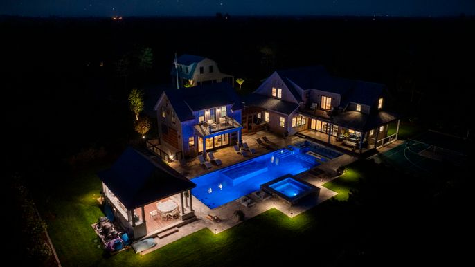 Exterior, Drone