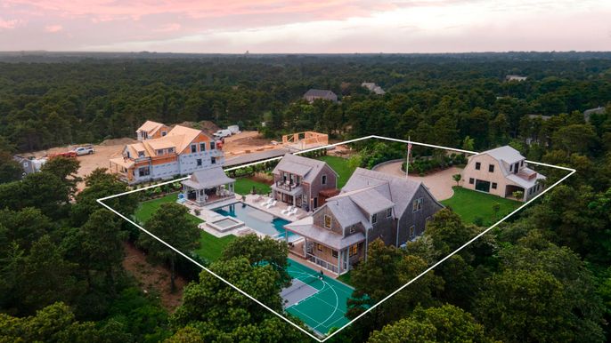 Exterior, Drone