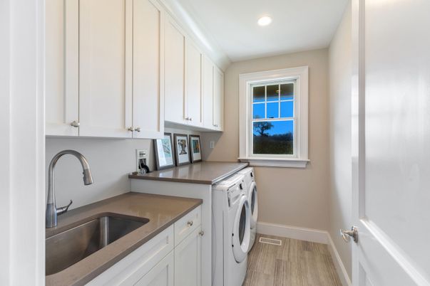 Interior, Recessed Lighting, Washer, Wood Texture Flooring