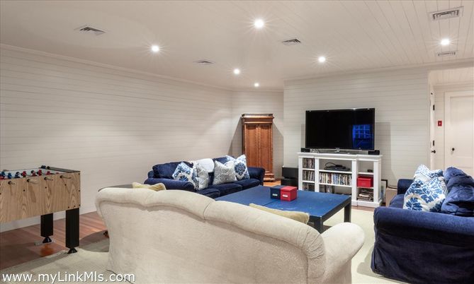 Game Room, Interior, Living room, Recessed Lighting, Wood Texture Flooring