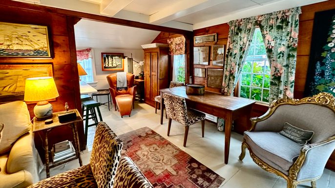 Home Office, Interior