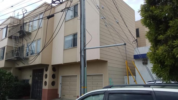Attached, Exterior, Facade, None