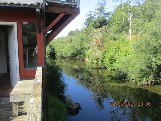 Exterior, Lake