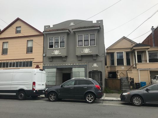 Attached, Exterior, Facade, Rowhouse