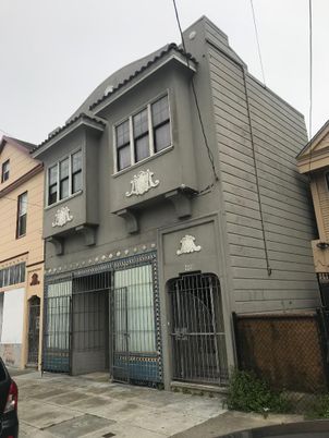 Exterior, Facade, Rowhouse