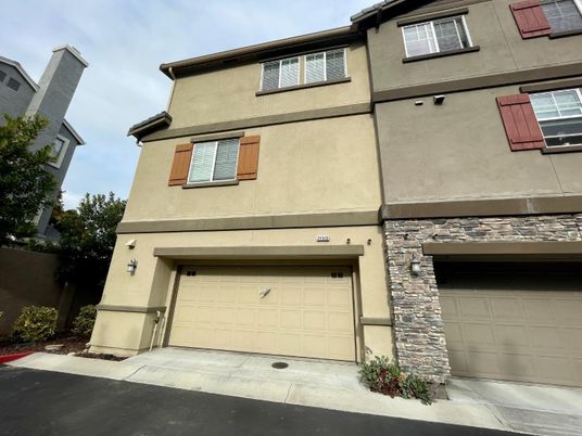 Attached, Exterior, Facade, Rowhouse