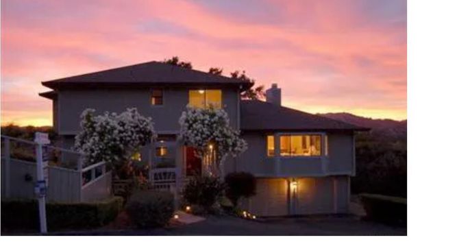 Exterior, Facade, Raised Ranch