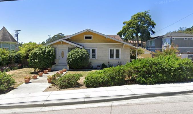 Exterior, Facade, Ranch