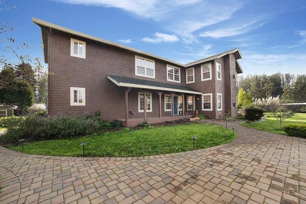 Exterior, Facade, Brick Facade, American Foursquare