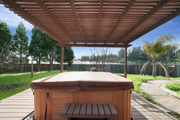Exterior, Hot Tub