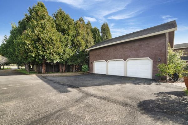 Detached Garage, Exterior