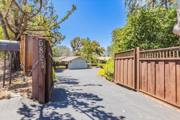 Detached Garage, Exterior