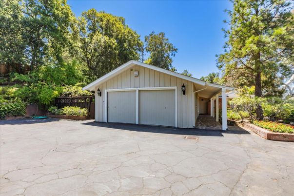 Detached Garage, Exterior