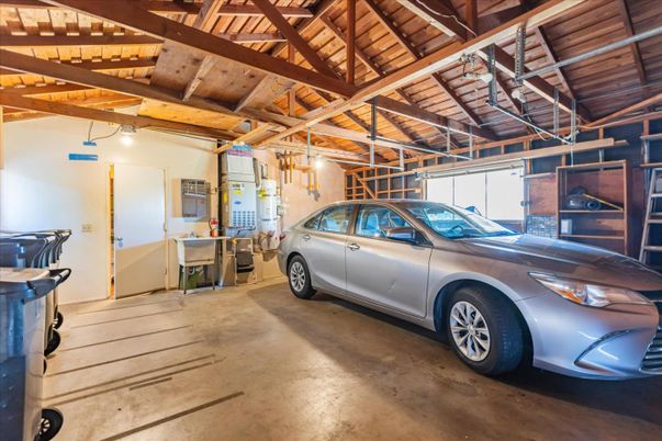 Garage, Interior, Wooden Beams