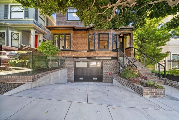Exterior, Facade, Brick Facade, Rowhouse