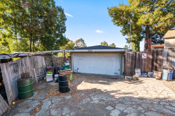 Detached Garage, Exterior