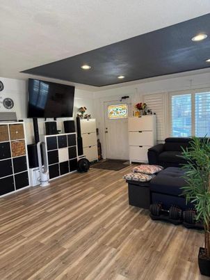 Interior, Living room, Recessed Lighting, Wood Texture Flooring