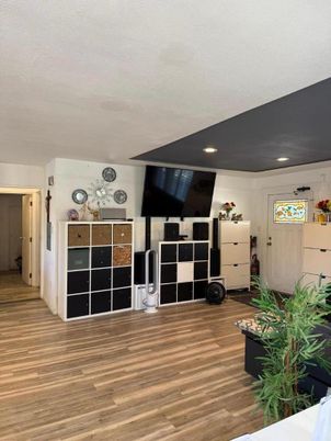 Interior, Recessed Lighting, Wood Texture Flooring