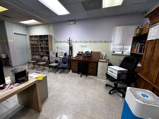 Home Office, Interior