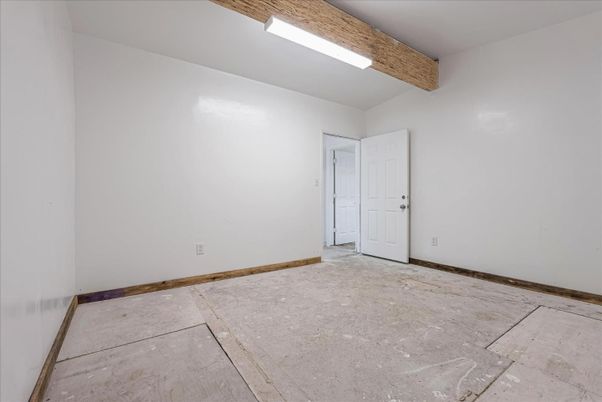 Empty room, Interior, Wooden Beams