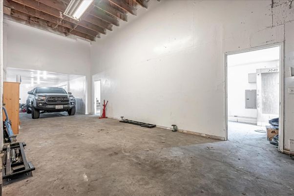 Garage, Interior