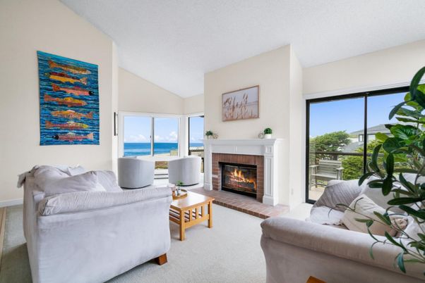 Fireplace, Interior, Living room, Water