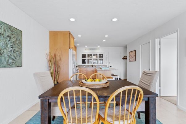 Dining room, Interior, Recessed Lighting