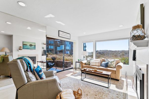 Fireplace, Interior, Living room, Recessed Lighting