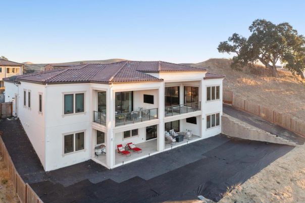 Exterior, Facade, Mediterranean