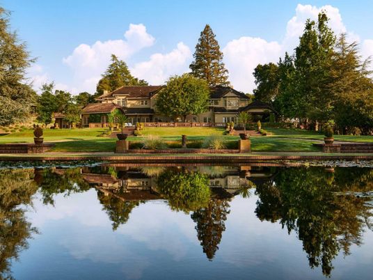 Exterior, Lake