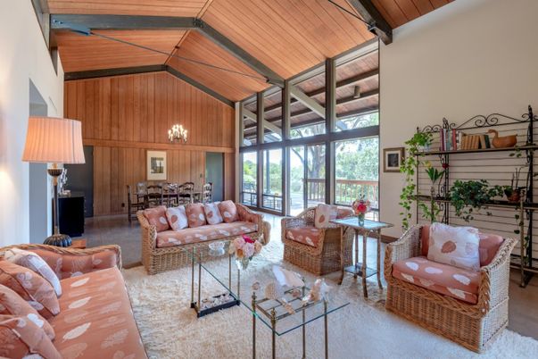 Dining room, Interior, Living room, Pendant Lights, Wooden Beams, Wooden Ceilings