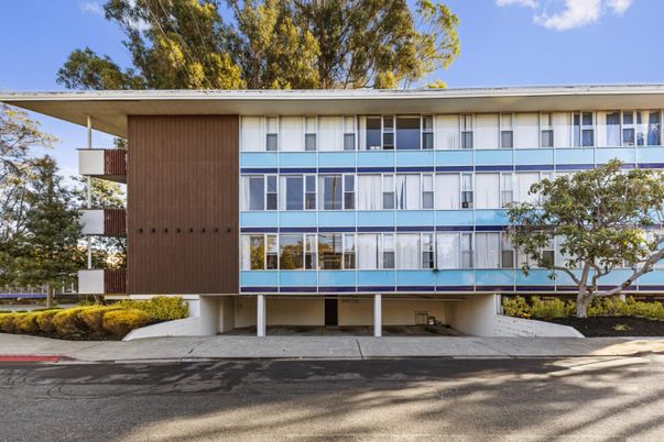 Exterior, Facade, Modern
