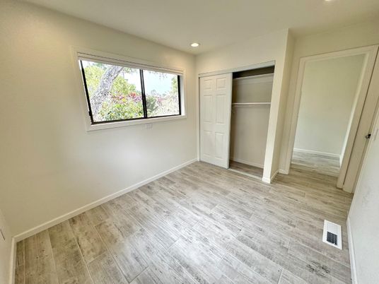 Empty room, Interior, Recessed Lighting, Wood Texture Flooring
