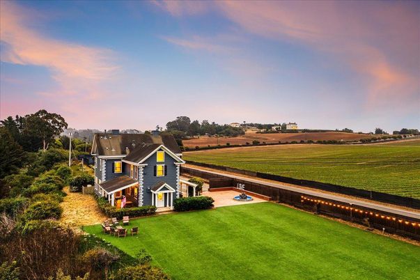Backyard, Exterior, Facade, Queen Anne Victorian