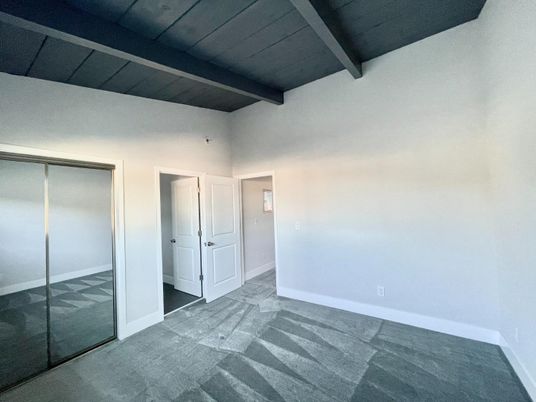 Empty room, Interior, Wooden Beams