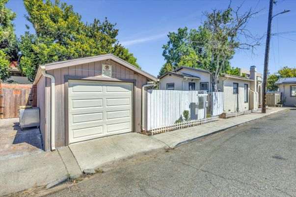 Detached Garage, Exterior