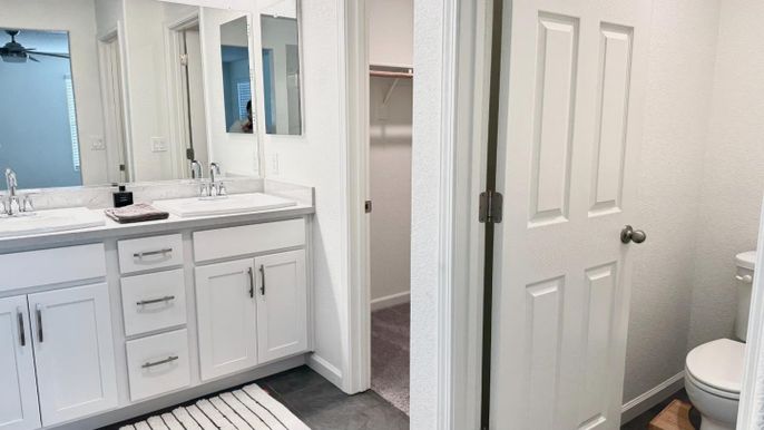 Bathroom, Dual Sink Vanities, Interior