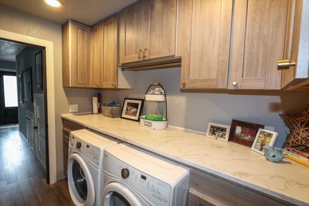 Interior, Recessed Lighting, Washer, Wood Texture Flooring