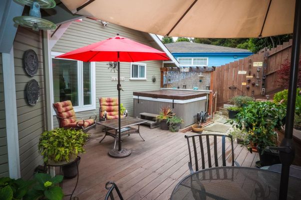 Exterior, Hot Tub