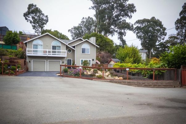 Attached, Exterior, Facade, American Craftsman