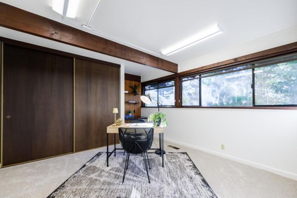 Home Office, Interior