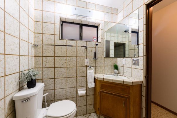Bathroom, Interior, Tile Countertops