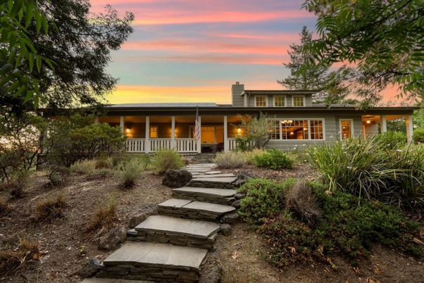 Backyard, Exterior, Facade, Modern
