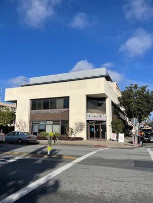 Exterior, Facade, Modern