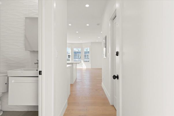 Interior, Recessed Lighting, Wood Texture Flooring
