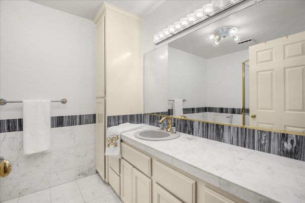 Bathroom, Interior, Tile Countertops