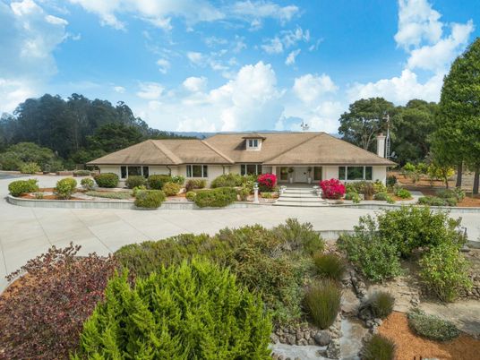 Backyard, Exterior, Facade, Ranch