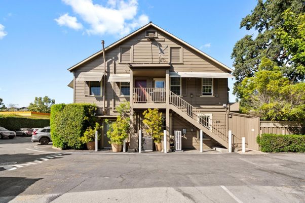 Exterior, Facade, Log Home